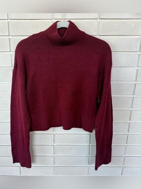 Divided H&M Mock Neck Cropped Sweater * Size XXS * Burgundy